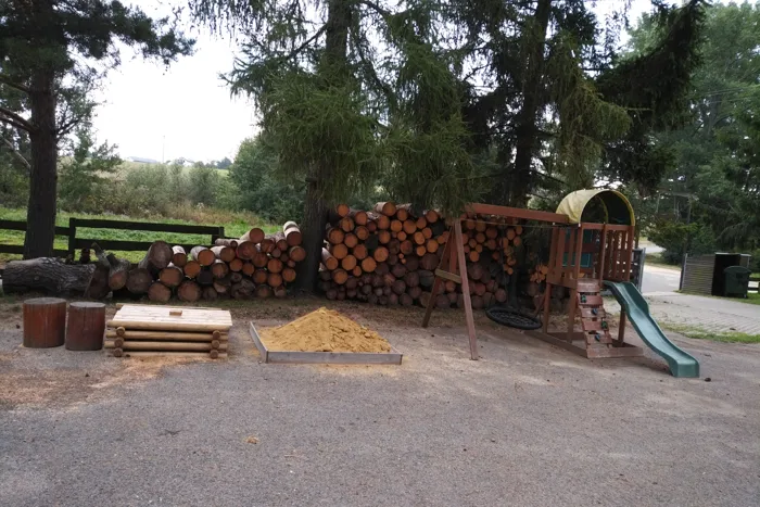 Zahrada s dětským hřištěm